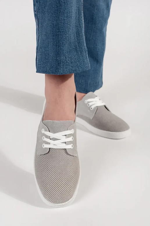 Scarpe traforate in pelle naturale...