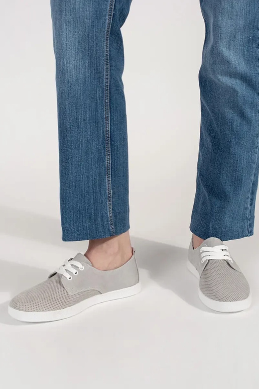 Scarpe traforate in pelle naturale...