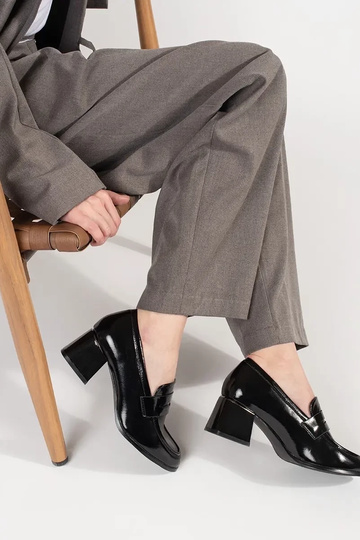 Stivaletti neri con tacco 2