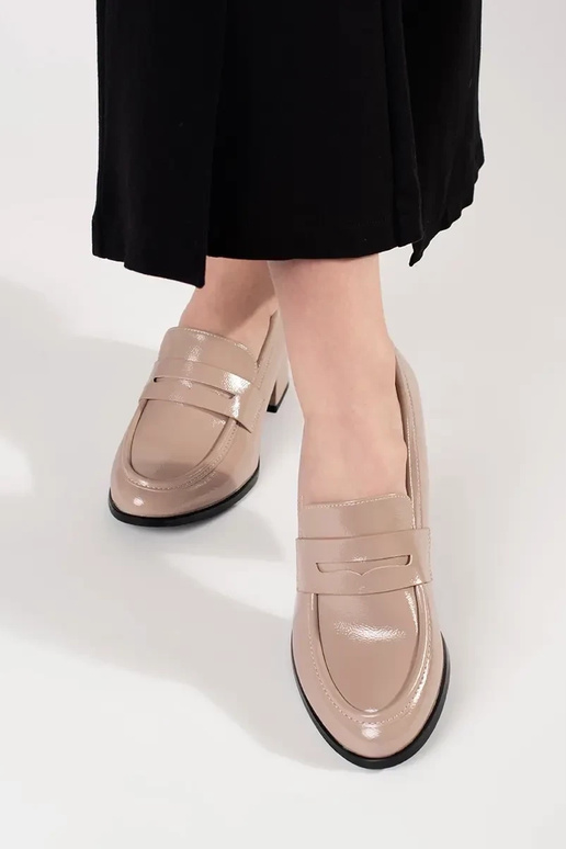 Stivaletti color sabbia con tacco