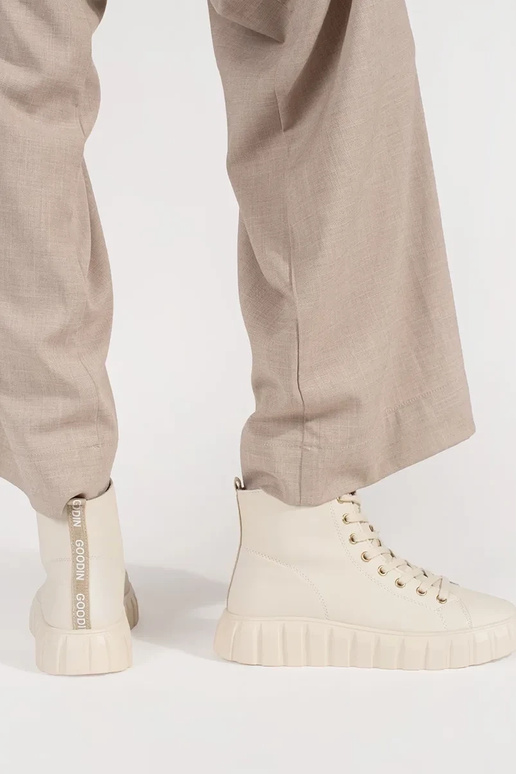 Stivali alti da donna color sabbia... Stivali alti da donna color sabbia...