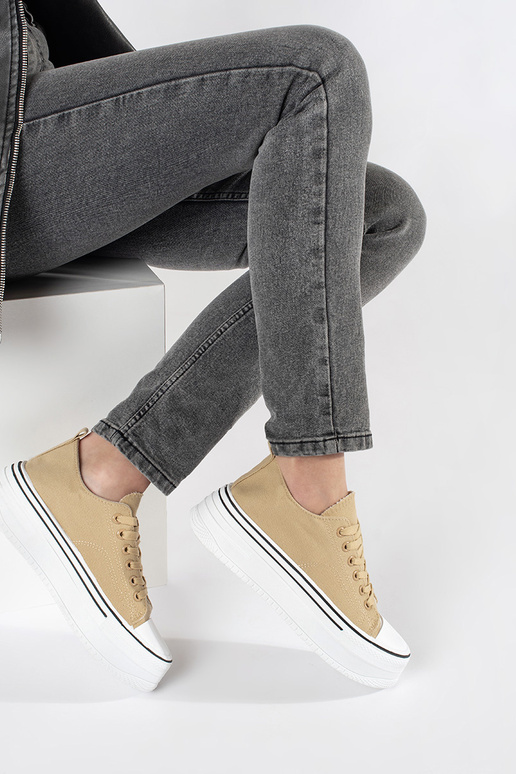 Scarpe sportive color sabbia con... Scarpe sportive color sabbia con...