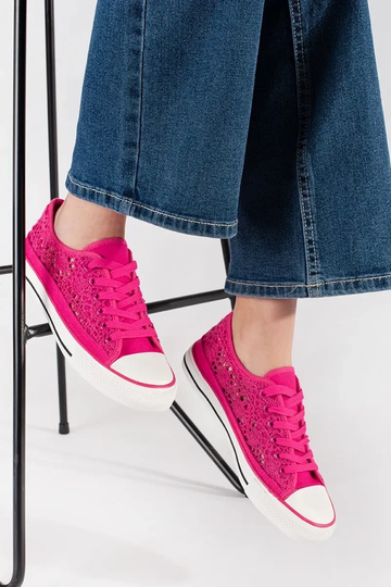 Scarpe rosa traforate 2