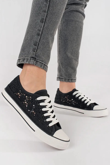 Scarpe nere traforate 2