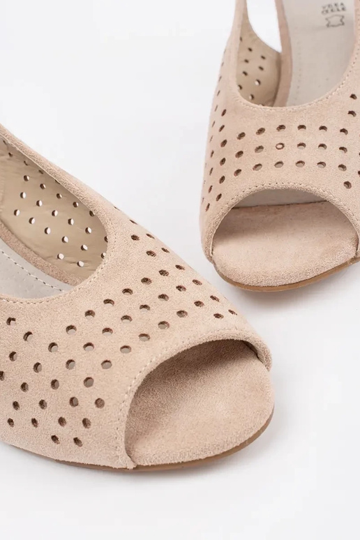 Sandali color sabbia a tacco basso