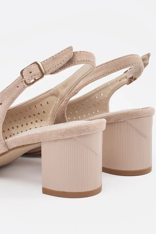 Sandali color sabbia a tacco basso