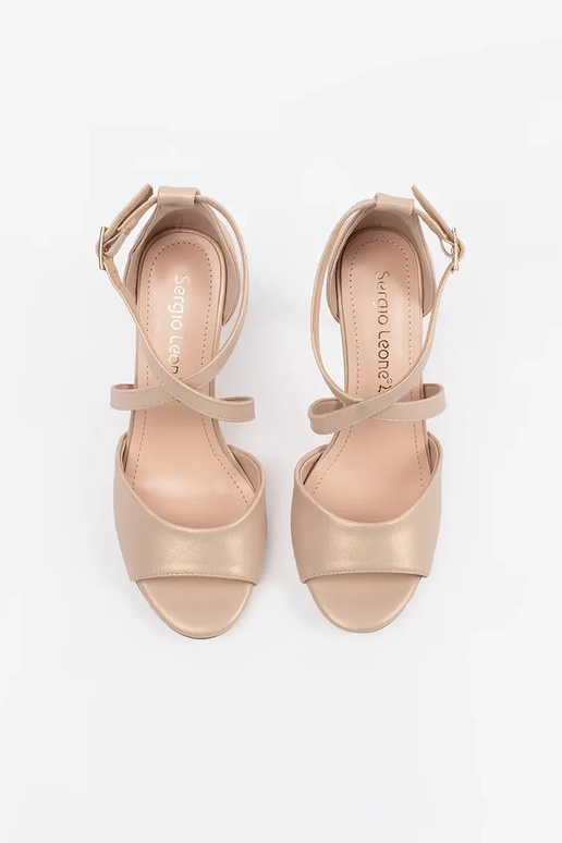 Sandali bianchi comodi a zeppa