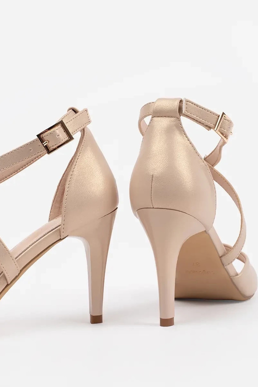 Sandali bianchi comodi a zeppa