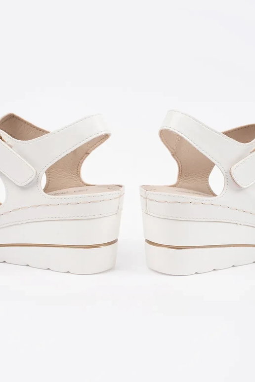 Sandali bianchi a zeppa con tallone...