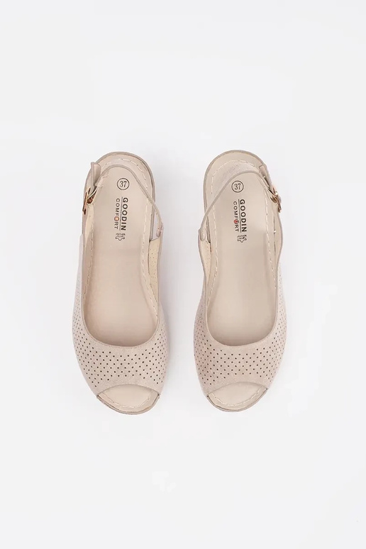 Sandali traforati color sabbia con tacco