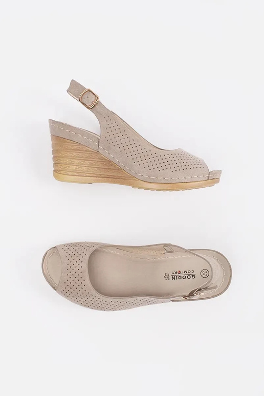 Sandali traforati color sabbia con tacco