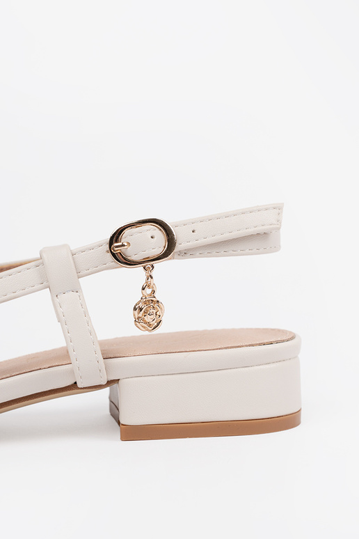 Sandali bianchi con tacco aperto