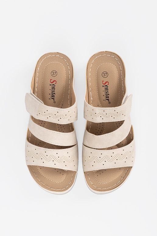 Pantofole su bassa piattaforma color... Pantofole su bassa piattaforma color...