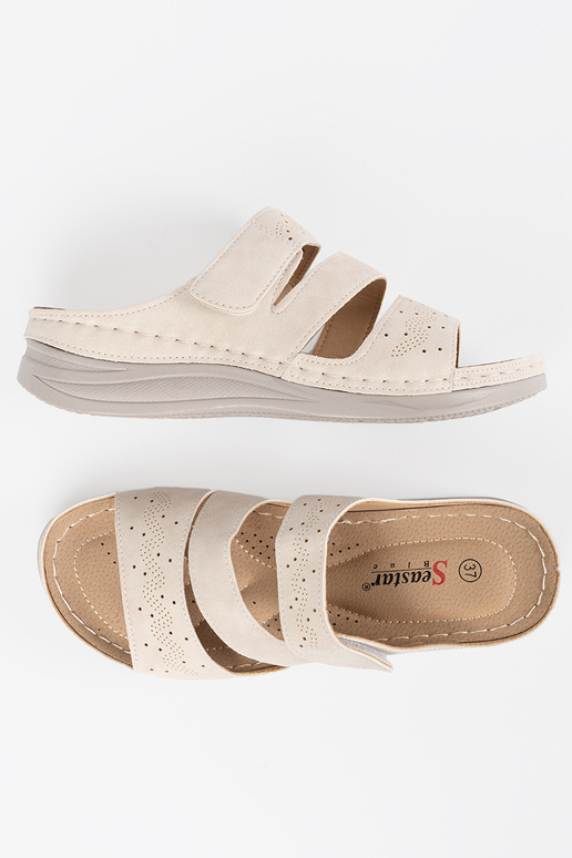 Pantofole su bassa piattaforma color... Pantofole su bassa piattaforma color...