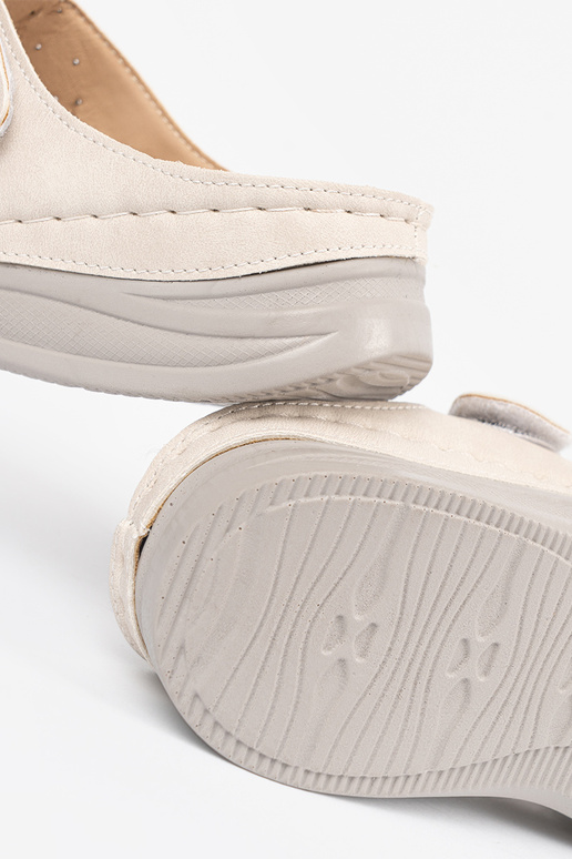 Pantofole su bassa piattaforma color... Pantofole su bassa piattaforma color...