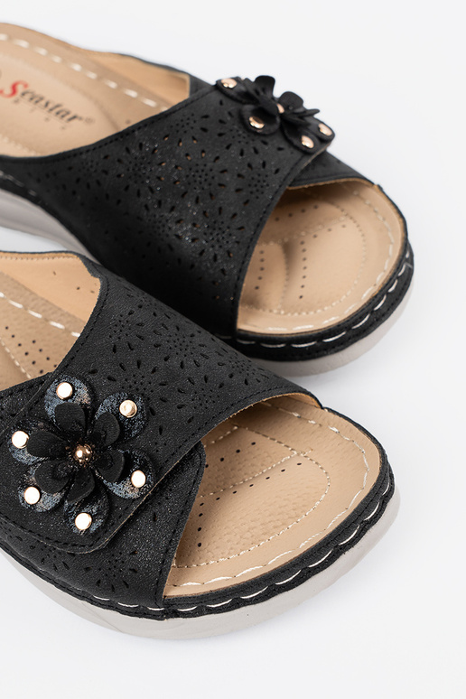 Pantofole da donna con fiori... Pantofole da donna con fiori...