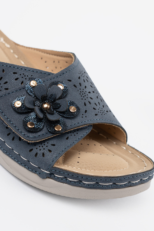 Pantofole da donna con fiori... Pantofole da donna con fiori...