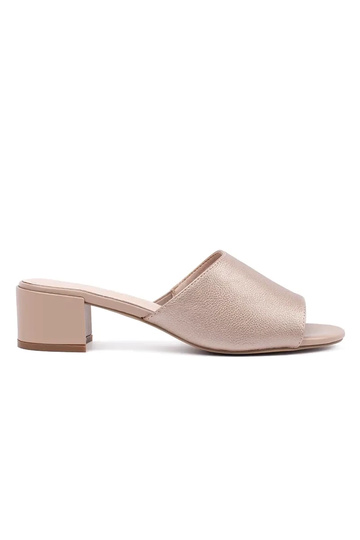 Pantofole beige con tacco...