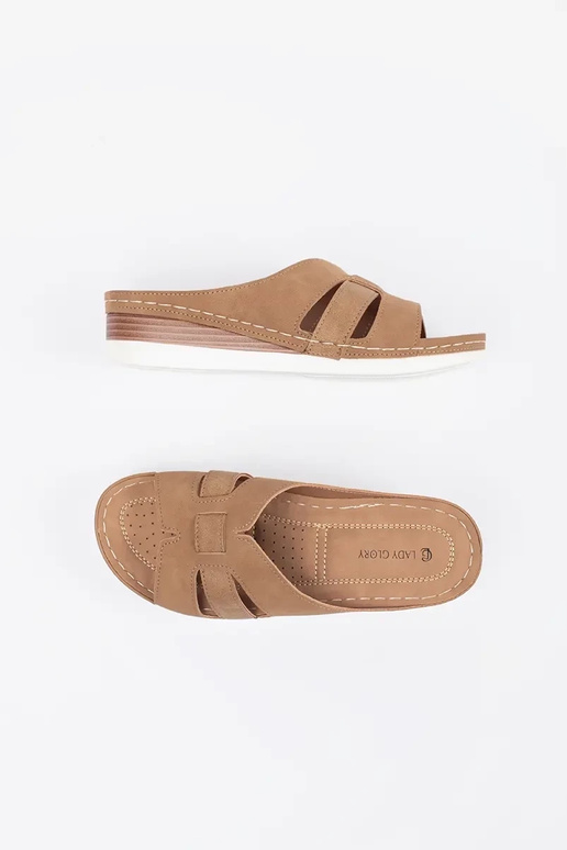 Pantofole comode con zeppa bassa...