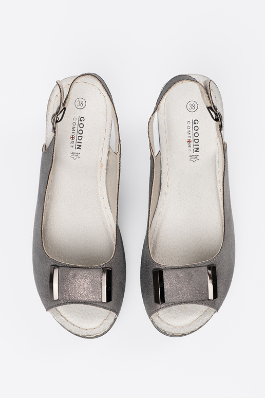 Sandali grigi da donna su zeppa Sandali grigi da donna su zeppa