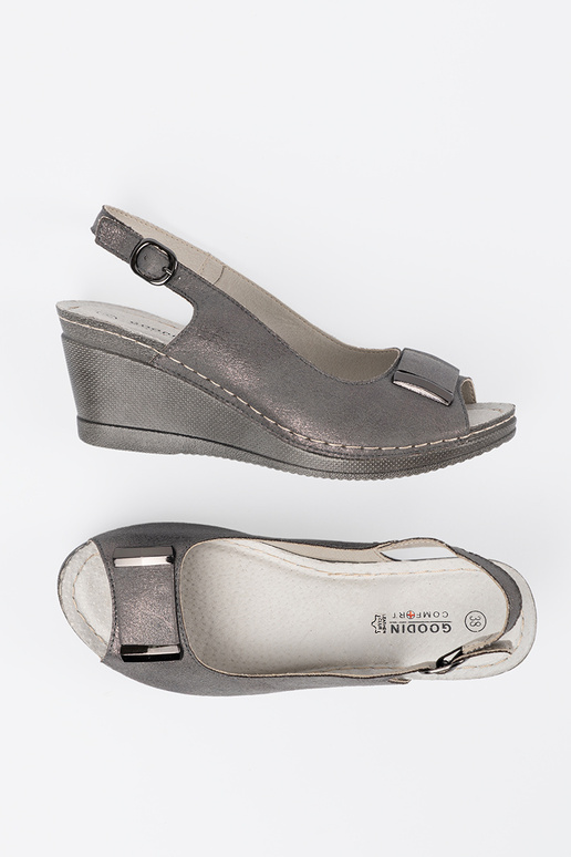 Sandali grigi da donna su zeppa Sandali grigi da donna su zeppa