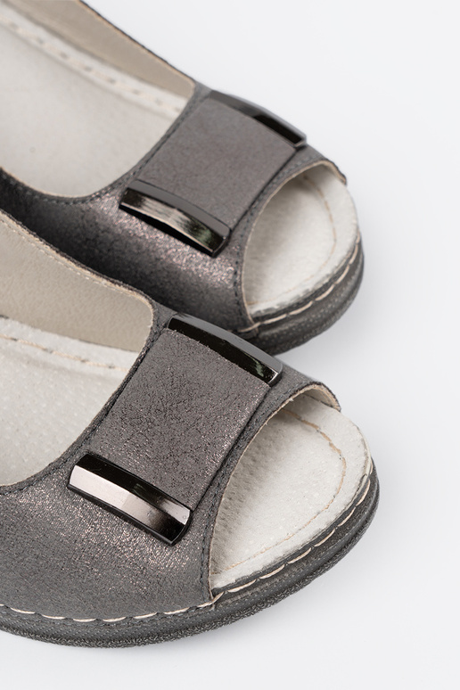 Sandali grigi da donna su zeppa Sandali grigi da donna su zeppa