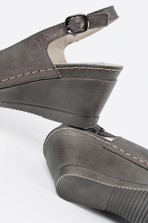 Sandali grigi da donna su zeppa Sandali grigi da donna su zeppa