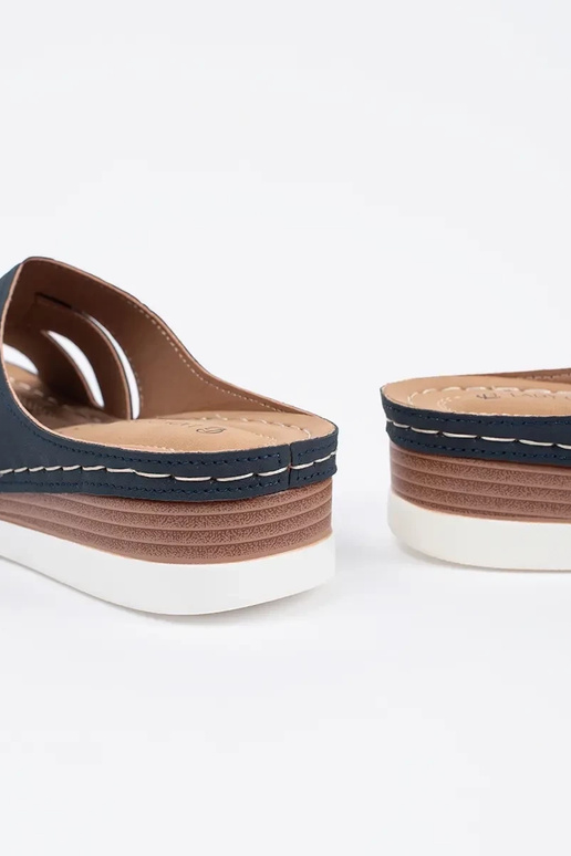 Pantofole comode con zeppa bassa blu Pantofole comode con zeppa bassa blu