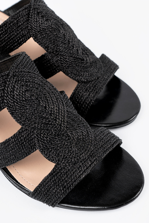 Sandali intrecciati neri con tacco alto