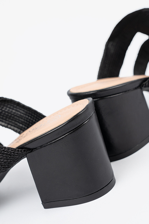 Sandali intrecciati neri con tacco alto