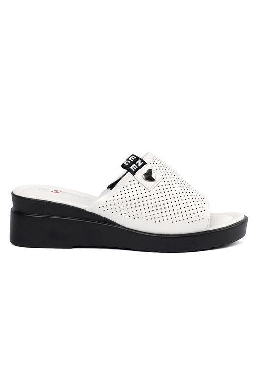 Pantofole traforate con piattaforma... Pantofole traforate con piattaforma...