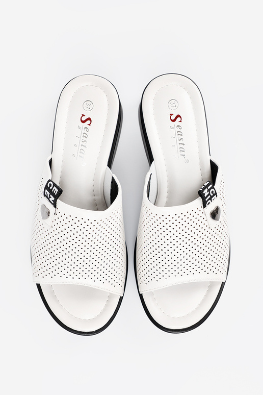 Pantofole traforate con piattaforma... Pantofole traforate con piattaforma...