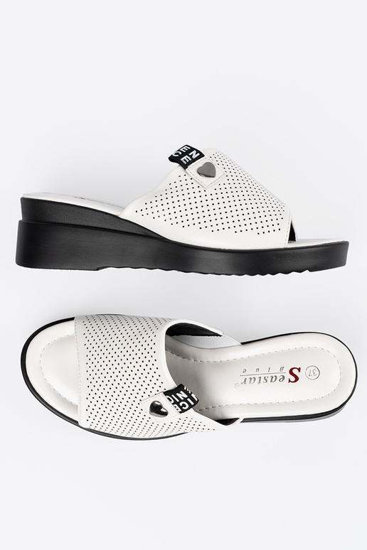 Pantofole traforate con piattaforma... Pantofole traforate con piattaforma...