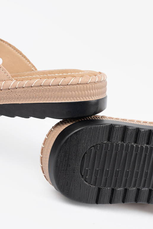 Pantofole da donna con fiori... Pantofole da donna con fiori...