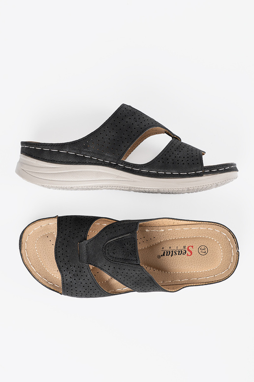 Pantofole comode con attrezzature nere