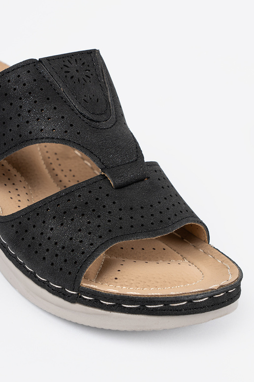 Pantofole comode con attrezzature nere