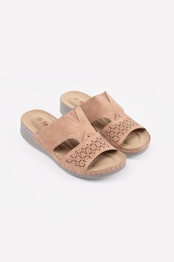 Pantofole con zeppa bassa... 2