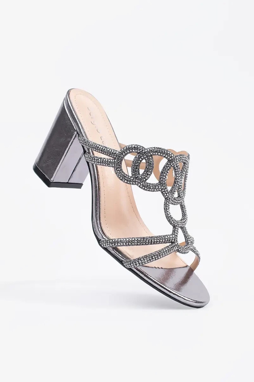 Pantofole argento con tacco alto...