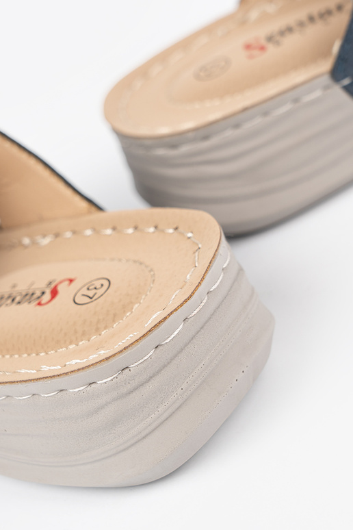 Pantofole da donna con fiori... Pantofole da donna con fiori...