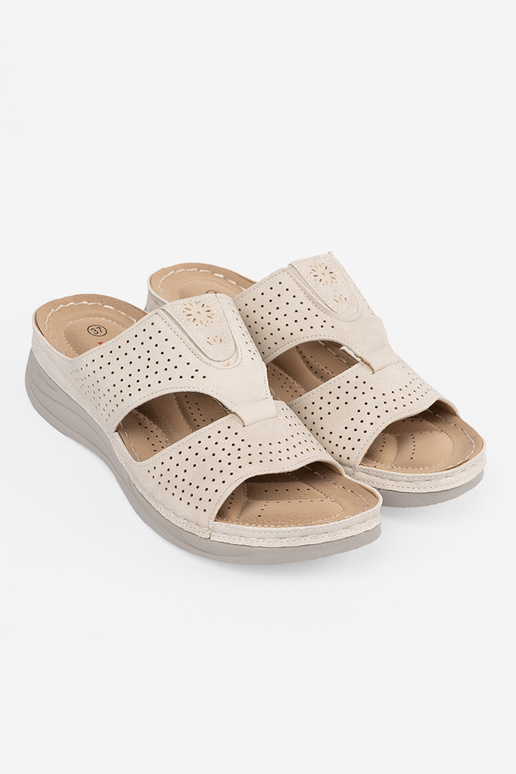 Pantofole comode con attrezzature... Pantofole comode con attrezzature...