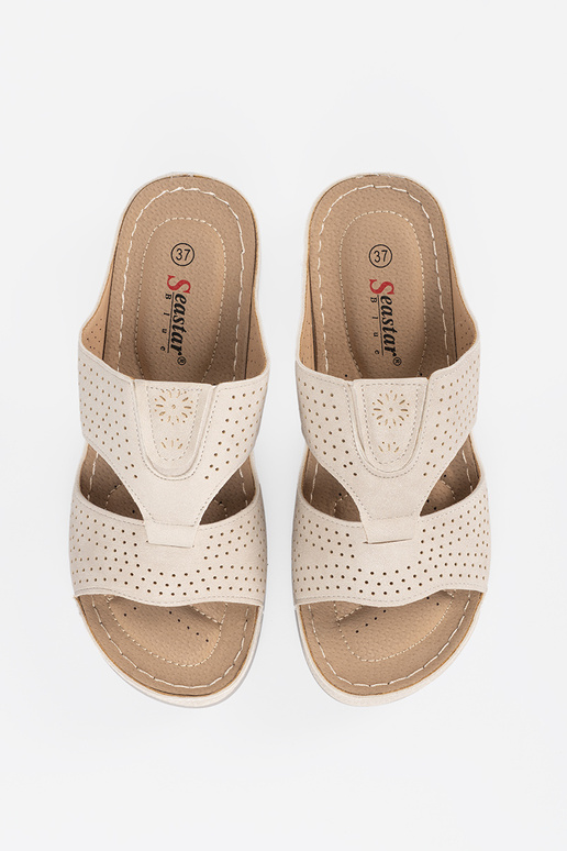 Pantofole comode con attrezzature... Pantofole comode con attrezzature...