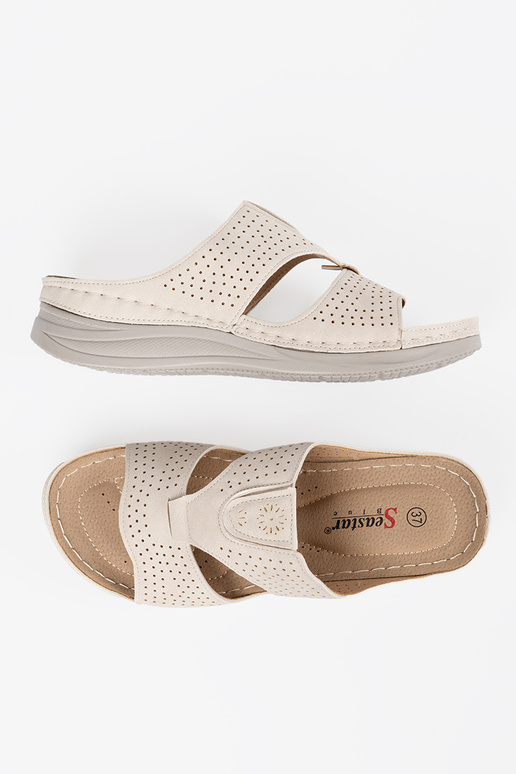 Pantofole comode con attrezzature... Pantofole comode con attrezzature...