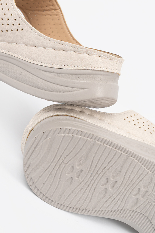 Pantofole comode con attrezzature... Pantofole comode con attrezzature...