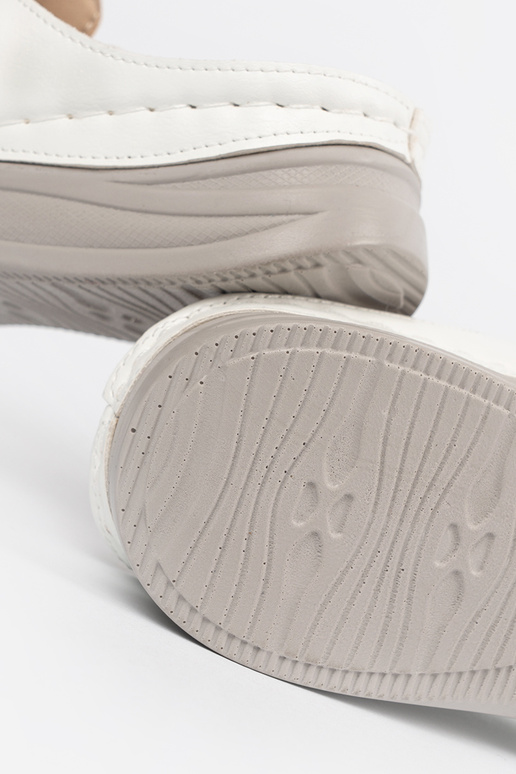 Pantofole con punta chiusa e fibbia...