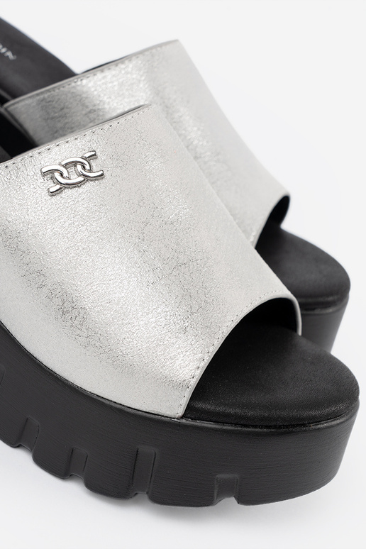 Ciabatte con piattaforma nera color... Ciabatte con piattaforma nera color...