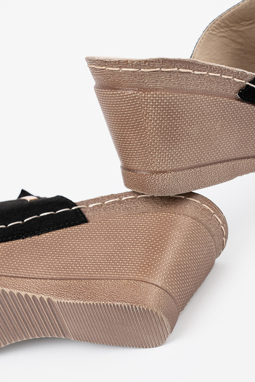 Ciabatte da donna con piattaforma nere Ciabatte da donna con piattaforma nere