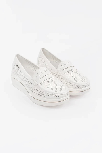 mocassini bianchi con suola... 2