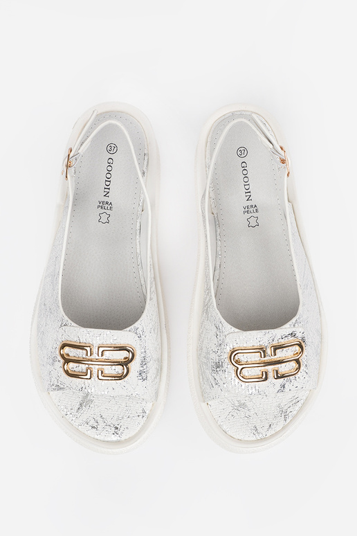 Sandali bianchi con decorazioni Sandali bianchi con decorazioni