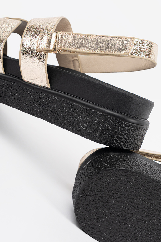 Sandali classici con platform dorati Sandali classici con platform dorati