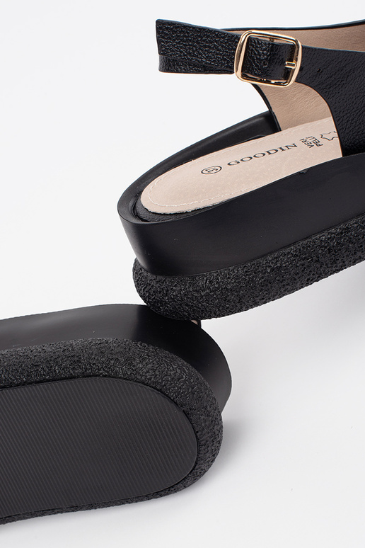 Sandali piatti neri con decorazione Sandali piatti neri con decorazione